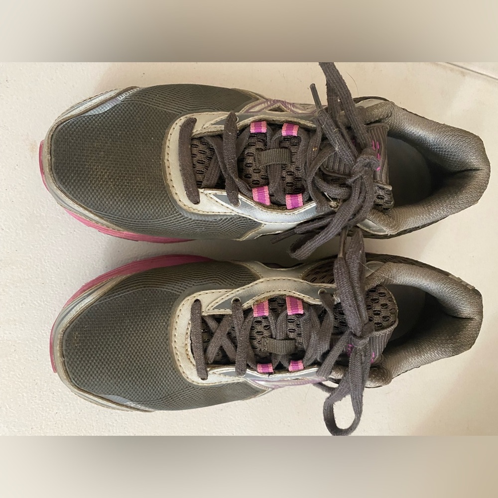 Women’s New Balance walking shoes